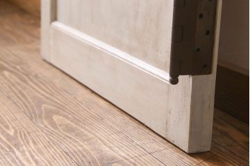 ペイント建具　モールガラス入り　ナチュラルな雰囲気が魅力的な木製ドア(扉)