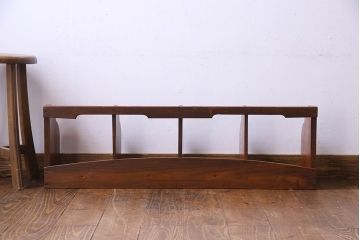 アンティーク雑貨　和製アンティーク　レトロな雰囲気漂う4連のブックスタンド(本立て)