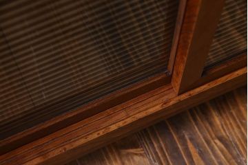 アンティーク家具　和製アンティーク　前面ケヤキ材　落ち着いた色合いが魅力的なキャビネット(戸棚、食器棚、収納棚、本箱)