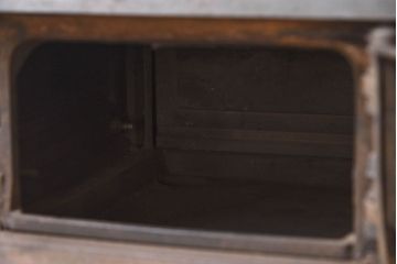 アンティーク雑貨　ビンテージ　鋳物　ゴシックなデザインが存在感を放つ貯炭式の石炭ストーブ