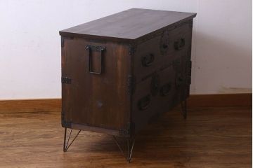 アンティーク家具　明治期　重厚なデザインのアンティークチェスト(衣装箪笥、タンス、ローボード)