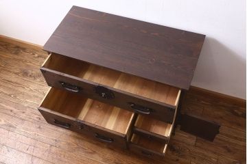 アンティーク家具　明治期　重厚なデザインのアンティークチェスト(衣装箪笥、タンス、ローボード)