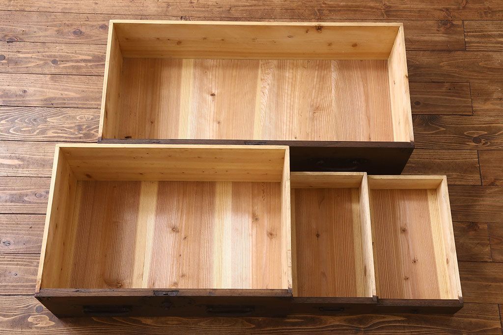 アンティーク家具　明治期　重厚なデザインのアンティークチェスト(衣装箪笥、タンス、ローボード)