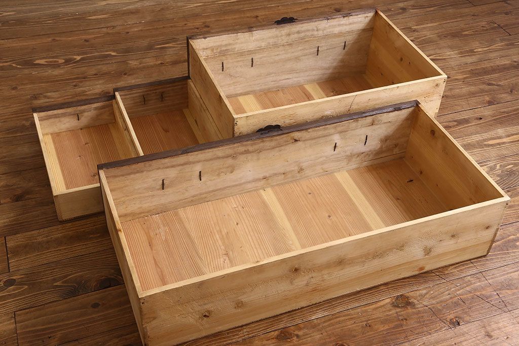 アンティーク家具　明治期　重厚なデザインのアンティークチェスト(衣装箪笥、タンス、ローボード)