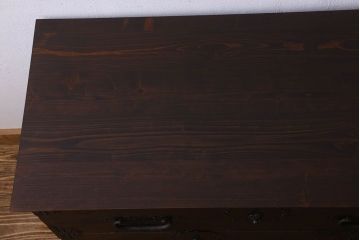 アンティーク家具　明治期　重厚なデザインのアンティークチェスト(衣装箪笥、タンス、ローボード)