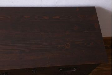 アンティーク家具　明治期　重厚なデザインのアンティークチェスト(衣装箪笥、タンス、ローボード)