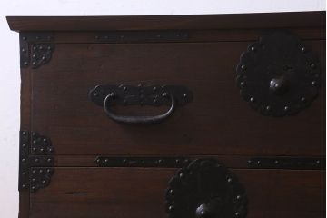 アンティーク家具　明治期　重厚なデザインのアンティークチェスト(衣装箪笥、タンス、ローボード)