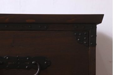 アンティーク家具　明治期　重厚なデザインのアンティークチェスト(衣装箪笥、タンス、ローボード)