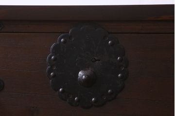 アンティーク家具　明治期　重厚なデザインのアンティークチェスト(衣装箪笥、タンス、ローボード)