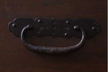 アンティーク家具　明治期　重厚なデザインのアンティークチェスト(衣装箪笥、タンス、ローボード)