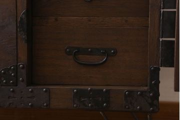 アンティーク家具　明治期　重厚なデザインのアンティークチェスト(衣装箪笥、タンス、ローボード)