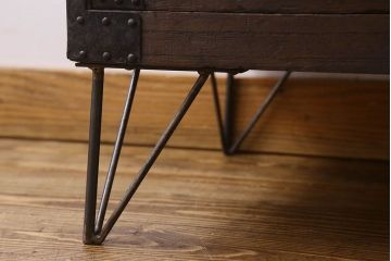 アンティーク家具　明治期　重厚なデザインのアンティークチェスト(衣装箪笥、タンス、ローボード)