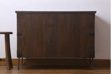 アンティーク家具　明治期　重厚なデザインのアンティークチェスト(衣装箪笥、タンス、ローボード)