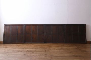 和製アンティーク　総ケヤキ材　深みのある風合いが魅力的な鉄帯付きの板戸(窓、建具)