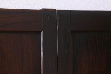 和製アンティーク　総ケヤキ材　深みのある風合いが魅力的な鉄帯付きの板戸(窓、建具)