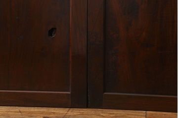 和製アンティーク　総ケヤキ材　深みのある風合いが魅力的な鉄帯付きの板戸(窓、建具)