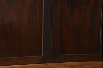 和製アンティーク　総ケヤキ材　深みのある風合いが魅力的な鉄帯付きの板戸(窓、建具)