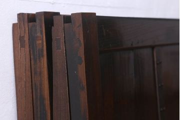 和製アンティーク　総ケヤキ材　深みのある風合いが魅力的な鉄帯付きの板戸(窓、建具)