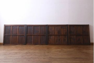 和製アンティーク　総ケヤキ材　深みのある風合いが魅力的な鉄帯付きの板戸(窓、建具)