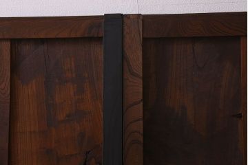 和製アンティーク　総ケヤキ材　深みのある風合いが魅力的な鉄帯付きの板戸(窓、建具)