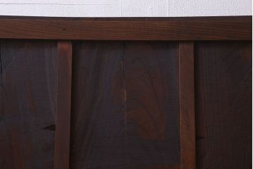 和製アンティーク　総ケヤキ材　深みのある風合いが魅力的な鉄帯付きの板戸(窓、建具)