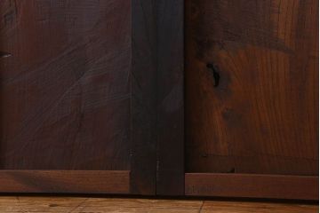 和製アンティーク　総ケヤキ材　深みのある風合いが魅力的な鉄帯付きの板戸(窓、建具)