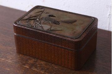 アンティーク雑貨　和製アンティーク　細かなデザインと網代が高級感を放つ小箱(小物収納)