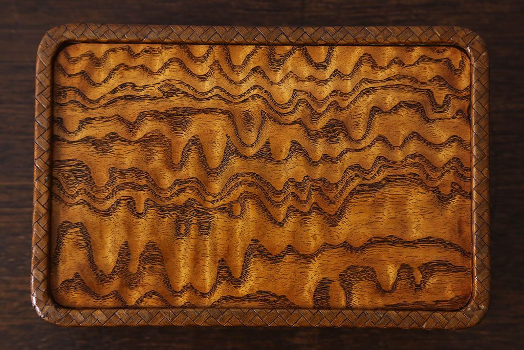 アンティーク雑貨　和製アンティーク　細かなデザインと網代が高級感を放つ小箱(小物収納)