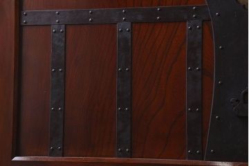 極上品　総ケヤキ材　美しい漆塗りが魅力的な新潟産アンティーク蔵戸(建具、玄関戸)