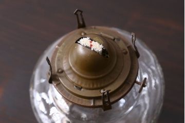 アンティーク雑貨　昭和レトロ　アウトドアの雰囲気を味わえる吊りランプ(オイルランプ)(2)