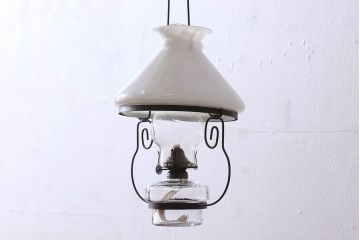 アンティーク雑貨　【A様ご成約品】昭和レトロ　デザインが目を引くオイルランプ(吊りランプ)