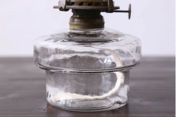 アンティーク雑貨　【A様ご成約品】昭和レトロ　デザインが目を引くオイルランプ(吊りランプ)