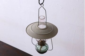 アンティーク雑貨　昭和レトロ　アウトドアの雰囲気を味わえる吊りランプ(オイルランプ)