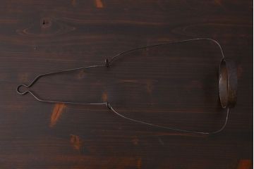 アンティーク雑貨　昭和レトロ　アウトドアの雰囲気を味わえる吊りランプ(オイルランプ)