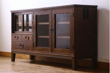 アンティーク家具　お洒落で可愛らしいアンティークローボード(サイドボード、テレビボード、TVボード)