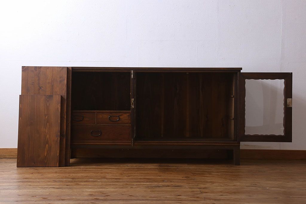 アンティーク家具　お洒落で可愛らしいアンティークローボード(サイドボード、テレビボード、TVボード)