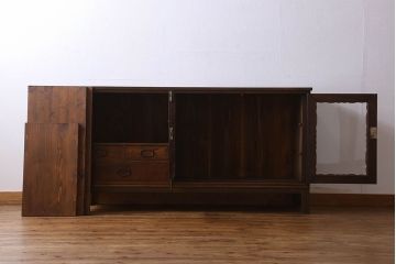 アンティーク家具　お洒落で可愛らしいアンティークローボード(サイドボード、テレビボード、TVボード)