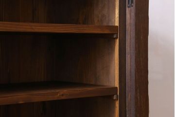 アンティーク家具　お洒落で可愛らしいアンティークローボード(サイドボード、テレビボード、TVボード)