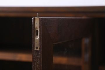 アンティーク家具　お洒落で可愛らしいアンティークローボード(サイドボード、テレビボード、TVボード)