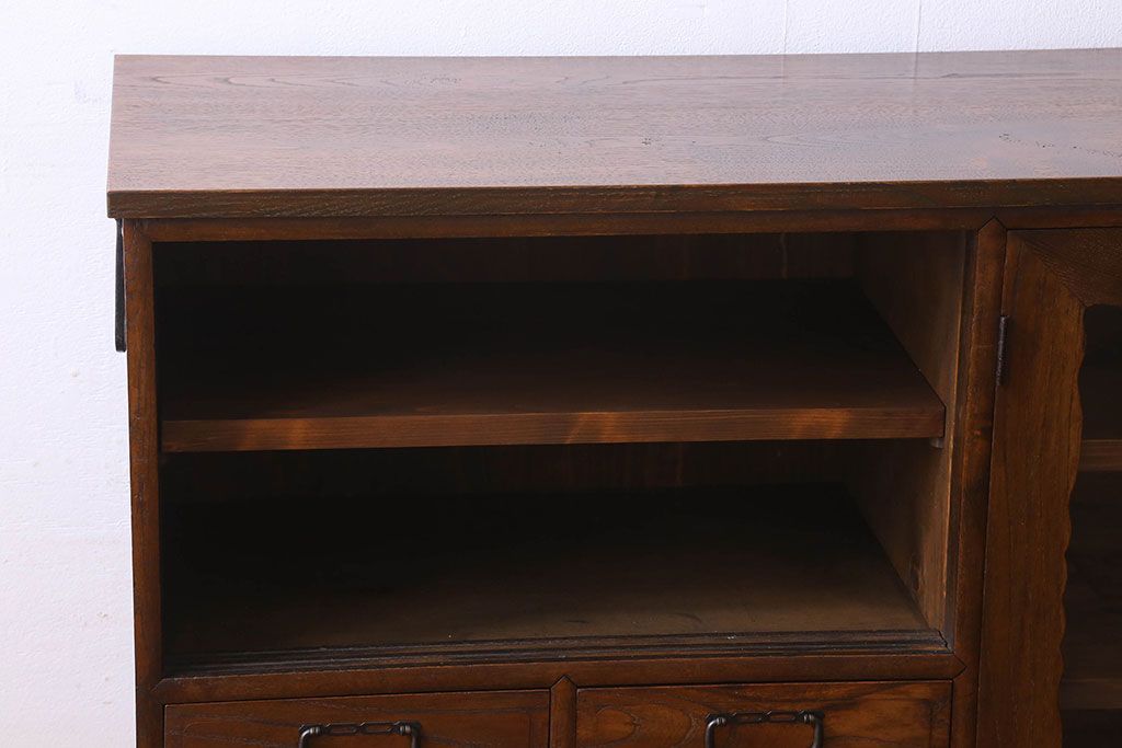 アンティーク家具　お洒落で可愛らしいアンティークローボード(サイドボード、テレビボード、TVボード)