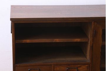 アンティーク家具　お洒落で可愛らしいアンティークローボード(サイドボード、テレビボード、TVボード)