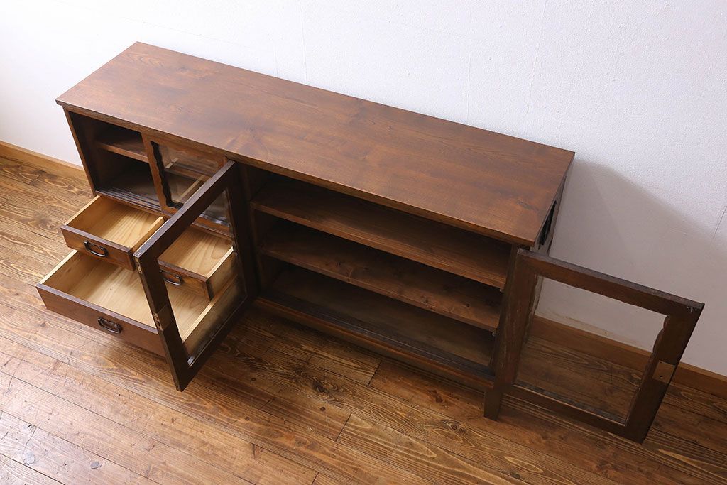 アンティーク家具　お洒落で可愛らしいアンティークローボード(サイドボード、テレビボード、TVボード)