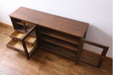 アンティーク家具　お洒落で可愛らしいアンティークローボード(サイドボード、テレビボード、TVボード)