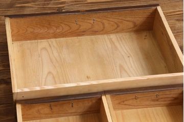 アンティーク家具　お洒落で可愛らしいアンティークローボード(サイドボード、テレビボード、TVボード)