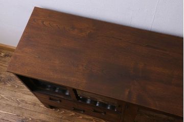 アンティーク家具　お洒落で可愛らしいアンティークローボード(サイドボード、テレビボード、TVボード)