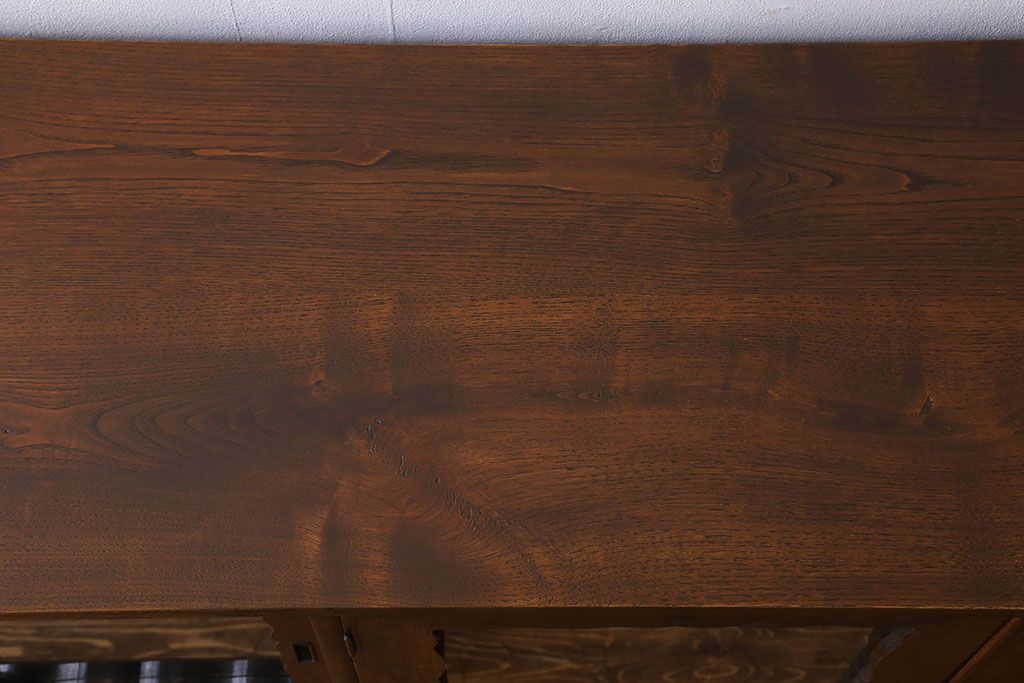 アンティーク家具　お洒落で可愛らしいアンティークローボード(サイドボード、テレビボード、TVボード)