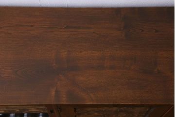 アンティーク家具　お洒落で可愛らしいアンティークローボード(サイドボード、テレビボード、TVボード)