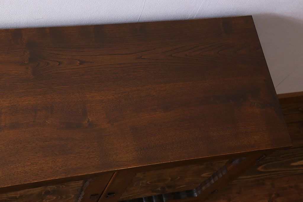 アンティーク家具　お洒落で可愛らしいアンティークローボード(サイドボード、テレビボード、TVボード)