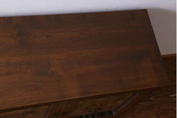 アンティーク家具　お洒落で可愛らしいアンティークローボード(サイドボード、テレビボード、TVボード)