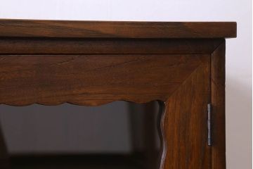 アンティーク家具　お洒落で可愛らしいアンティークローボード(サイドボード、テレビボード、TVボード)